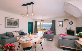 Georgia'S Holiday Apartment With Amazing Sea View